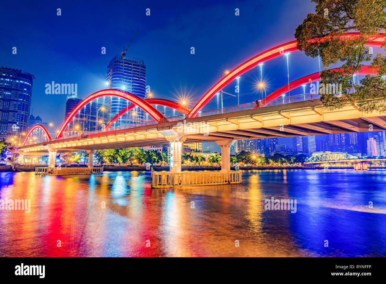 Vista notturna del ponte Jiefang in Guangzhou Foto Stock
