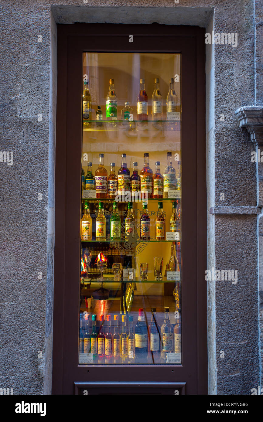 Tipico negozio di liquori a Lione Foto Stock