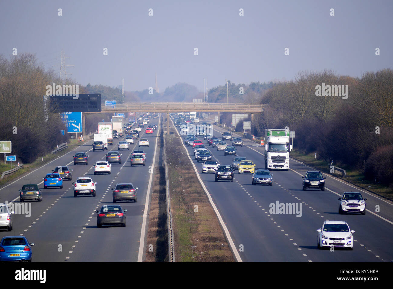 Traffico sulla M5 Nord, vicino Gloucester, Inghilterra, Regno Unito. Foto Stock