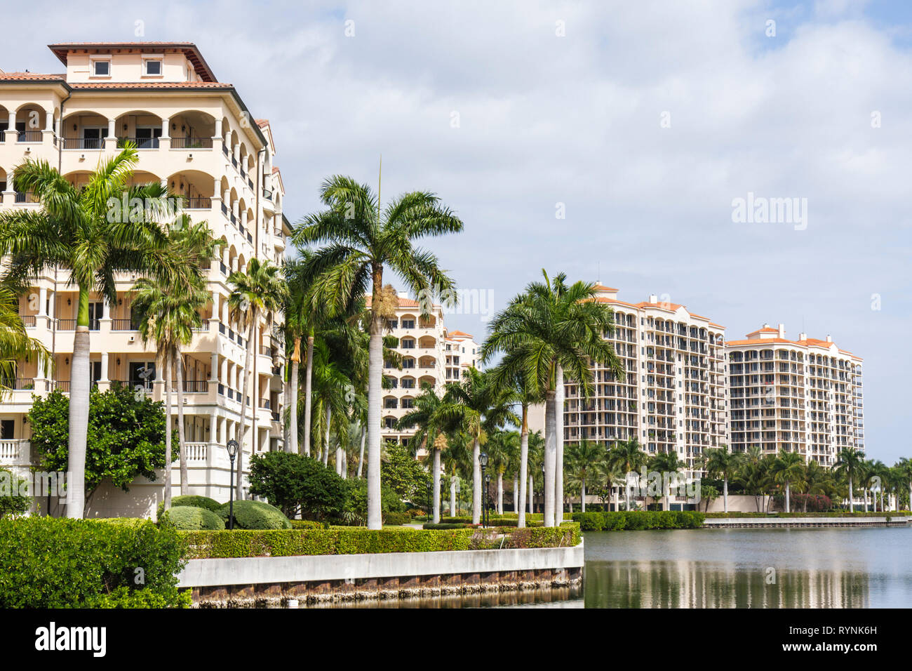Miami Florida,Coral Gables,Deering Bay Yacht & Country Club,edificio,lusso,stile di vita,condominio appartamenti residenziali edifici Foto Stock
