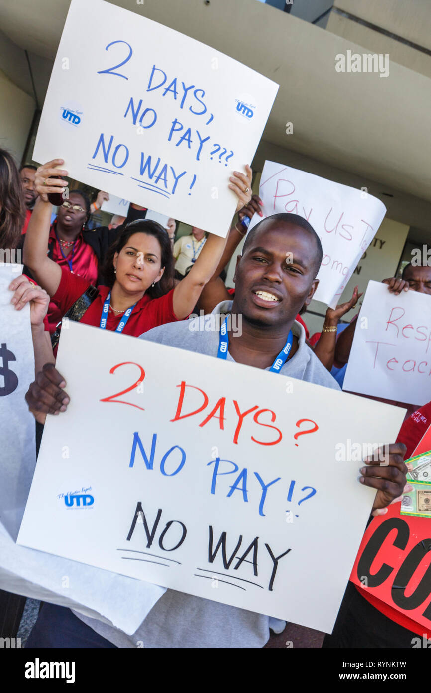 Miami Florida,School Board Administration building,Education,budget cut,economy,salario raise,pay,contract,currency,money,UTD,Union,teacher,teachers,te Foto Stock