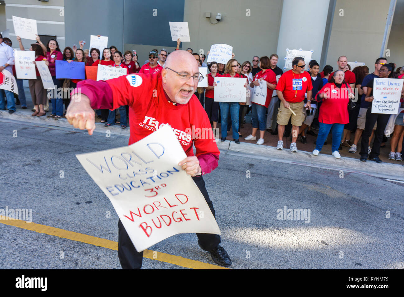 Miami Florida,School Board Administration building,istruzione,tagli di bilancio,economia,aumento salariale,pagare,contratto,valuta,soldi,insegnante,insegnanti,insegnanti,insegnate, Foto Stock