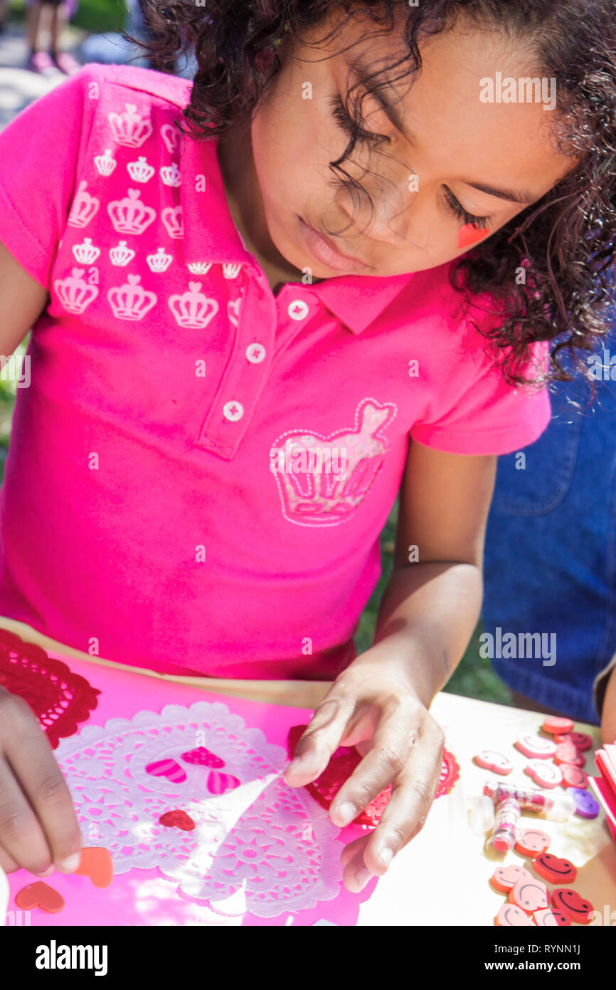 Miami Florida,Little Havana,Jose Marti Park,United Hearts Family Festival,festival fair,comunità ispanica bambino,ragazze ragazze,ragazzi,donne bambini chi Foto Stock