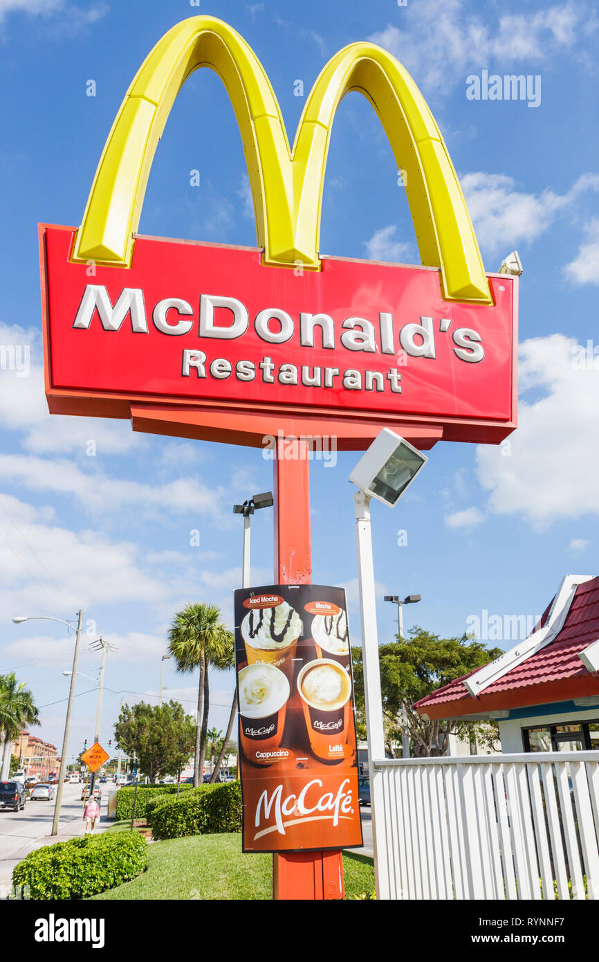 Florida Boynton Beach, McDonald's, hamburger, hamburger, catena, fast food, ristoranti, ristoranti, ristoranti, ristoranti, caffè, cartello, archi dorati, banner, caffè, bar Foto Stock