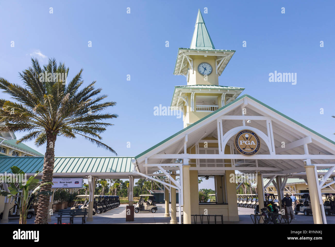 Port St. Lucie Florida, PGA Villageal Golfers' Association, PGA Golf Club, club, torre dell'orologio, golf cart, borsa con parcheggiatore, FL09021 Foto Stock