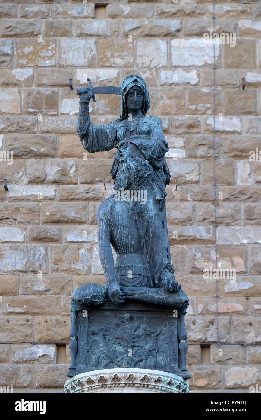 Giuditta e Oloferne di Donatello, Piazza della Signoria, Firenze, Italia Foto Stock