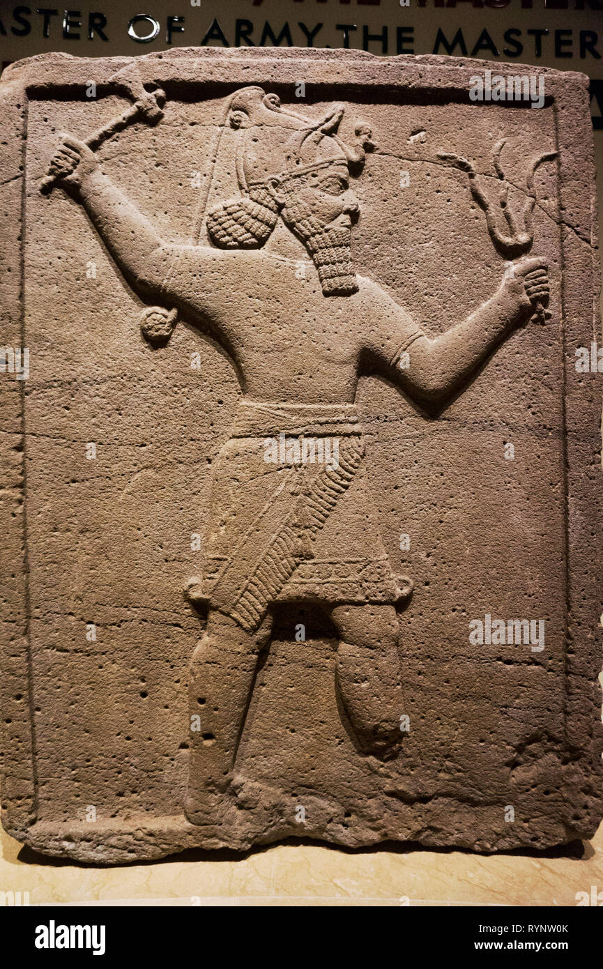 Teshup Stela, basalto, fine Hittita periodo (750-700 a.C.), Islahiye Gözlühöyük Village, Museo di Gaziantep Turchia Foto Stock