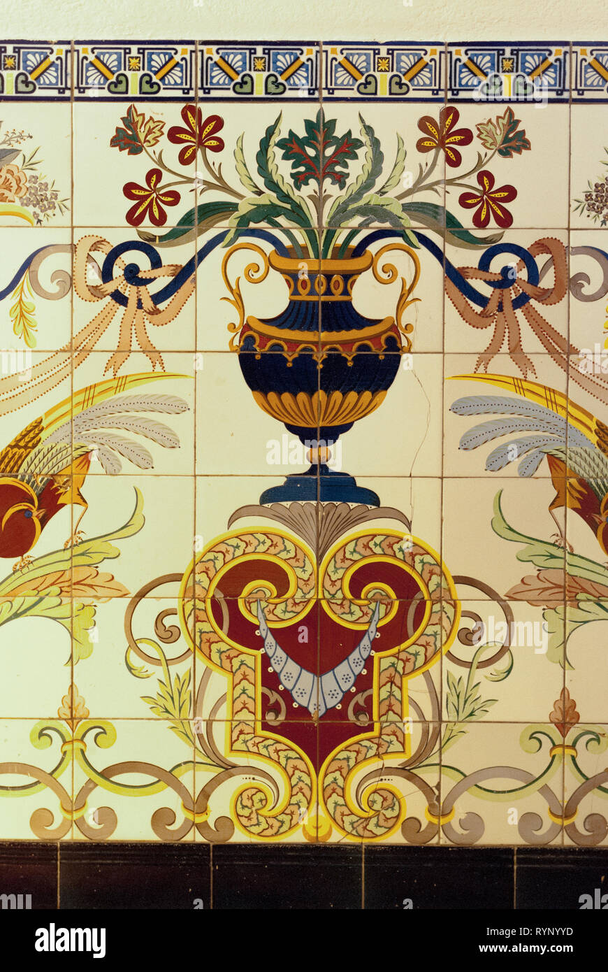 Vintage modello di arte spagnola la decorazione parietale. Pezzo di ornamento tradizionale in stile orientale Foto Stock