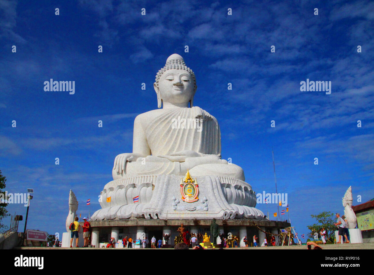 Il grande Buddha di Phuket è seduto Maravija statua del Buddha in Phuket, Tailandia. Il nome ufficiale è Phra Phutta Ming Mongkol Akenakiri, Foto Stock