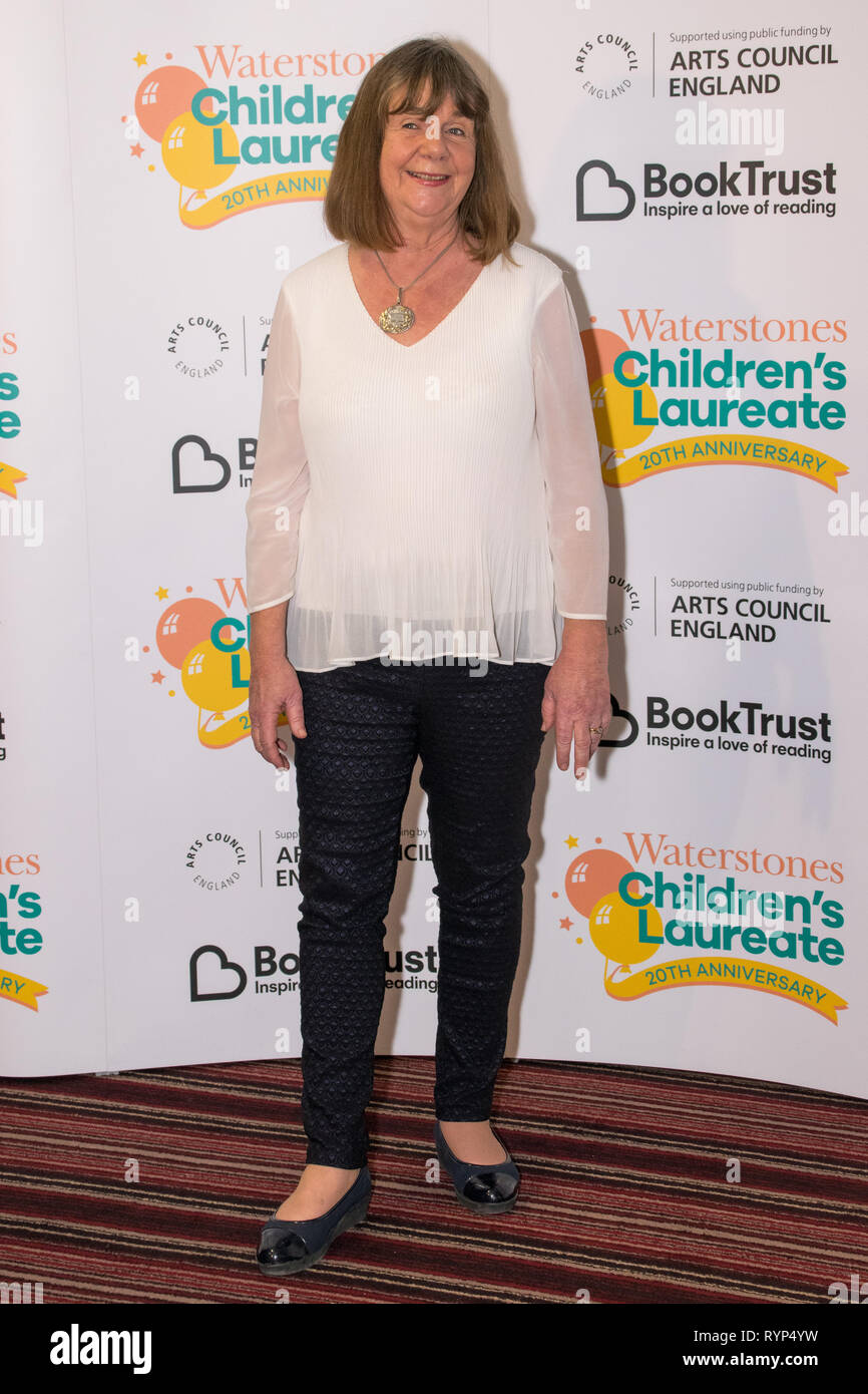 Come parte della Waterstones bambini Laureate del ventesimo anniversario, ex laureati si riunirà in occasione della pubblicazione della nuova antologia Laureate Voli di fantasia (Walker Libri). Questo include il best-seller autore Michael Morpurgo, che ha creato i bambini Laureate, così come la corrente Laureate e pluripremiato scrittore e artista, Lauren Child. Dotato di: Julia Donaldson dove: Londra, Regno Unito quando: 11 Feb 2019 Credit: Paul Taylor/WENN.com Foto Stock