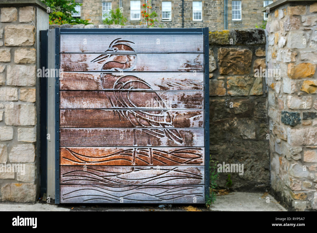 Decorate flood gate, acqua di Leith Prevenzione alluvioni dello schema, Edimburgo, Scozia, Regno Unito Foto Stock