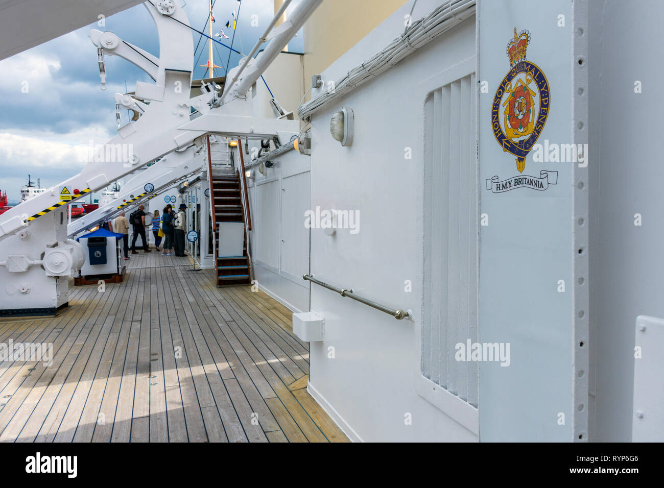 Pianale superiore del Royal Yacht Britannia, porto di Leith, Edimburgo, Scozia, Regno Unito Foto Stock