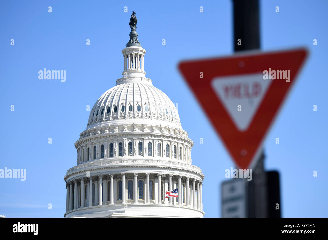 Washington, Stati Uniti d'America. Xiv Mar, 2019. Il Campidoglio è visto in Washington, DC, Stati Uniti, il 14 marzo 2019. Gli Stati Uniti Senato giovedì 59-41 ha votato a favore del blocco dell'Presidente Donald Trump la dichiarazione di un'emergenza nazionale presso il confine meridionale. Credito: Liu Jie/Xinhua/Alamy Live News Foto Stock