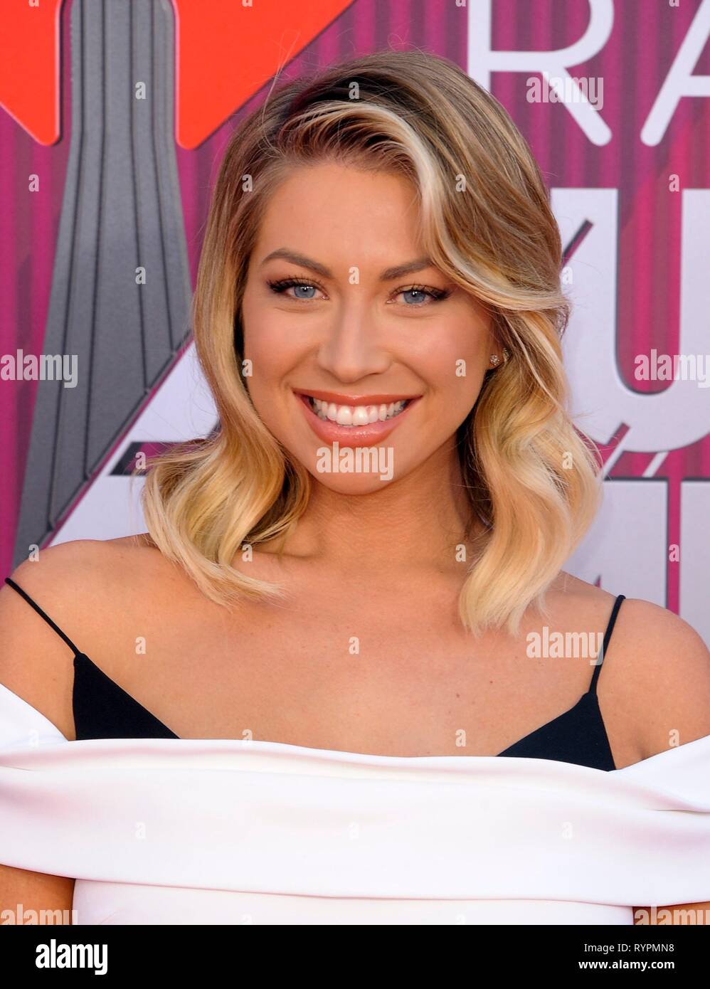 Los Angeles, CA, Stati Uniti d'America. Xiv Mar, 2019. Stassi Schroeder presso gli arrivi per 2019 iHeartRadio Music Awards, Microsoft Theatre, Los Angeles, CA Marzo 14, 2019. Credito: Elizabeth Goodenough/Everett raccolta/Alamy Live News Foto Stock