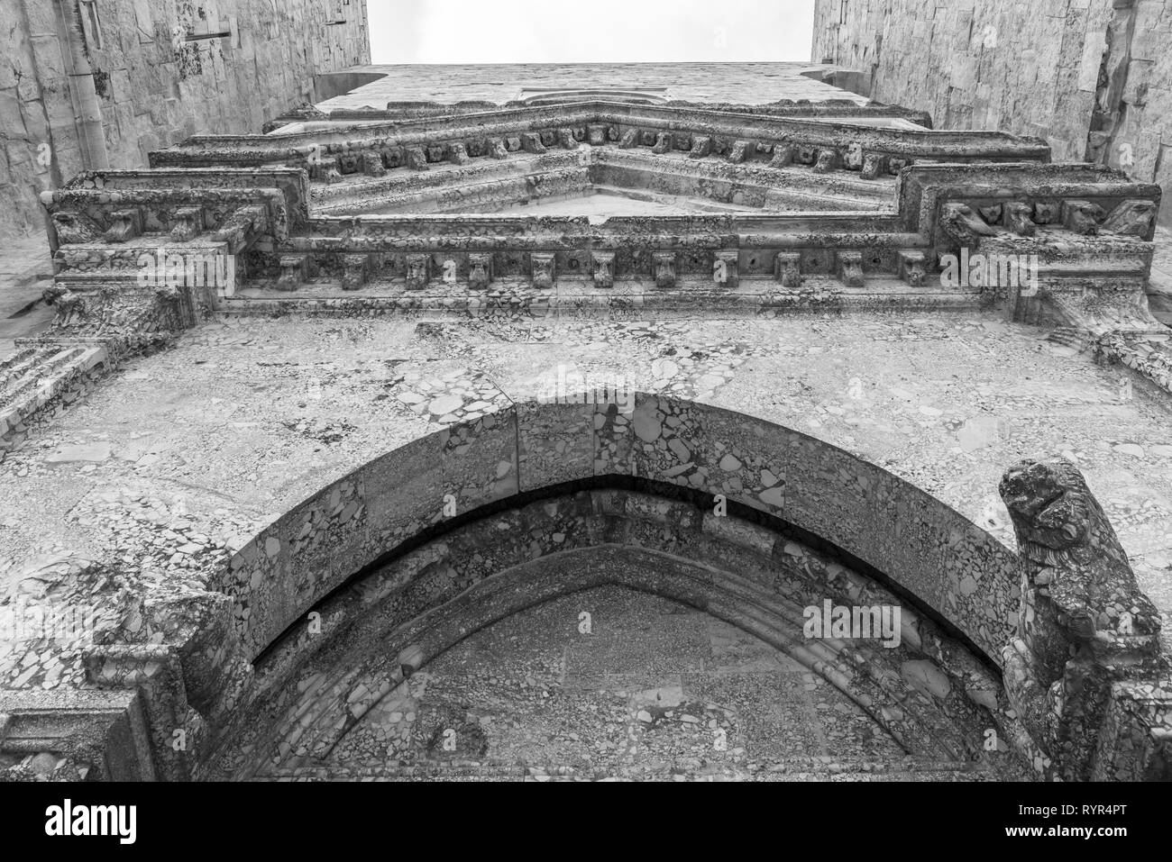 Castel del Monte. La Puglia. In bianco e nero Foto Stock