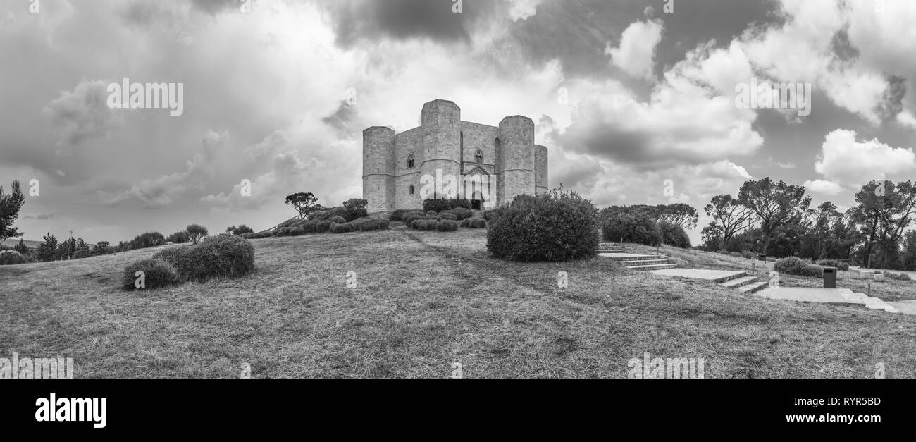 Castel del Monte. La Puglia. In bianco e nero Foto Stock