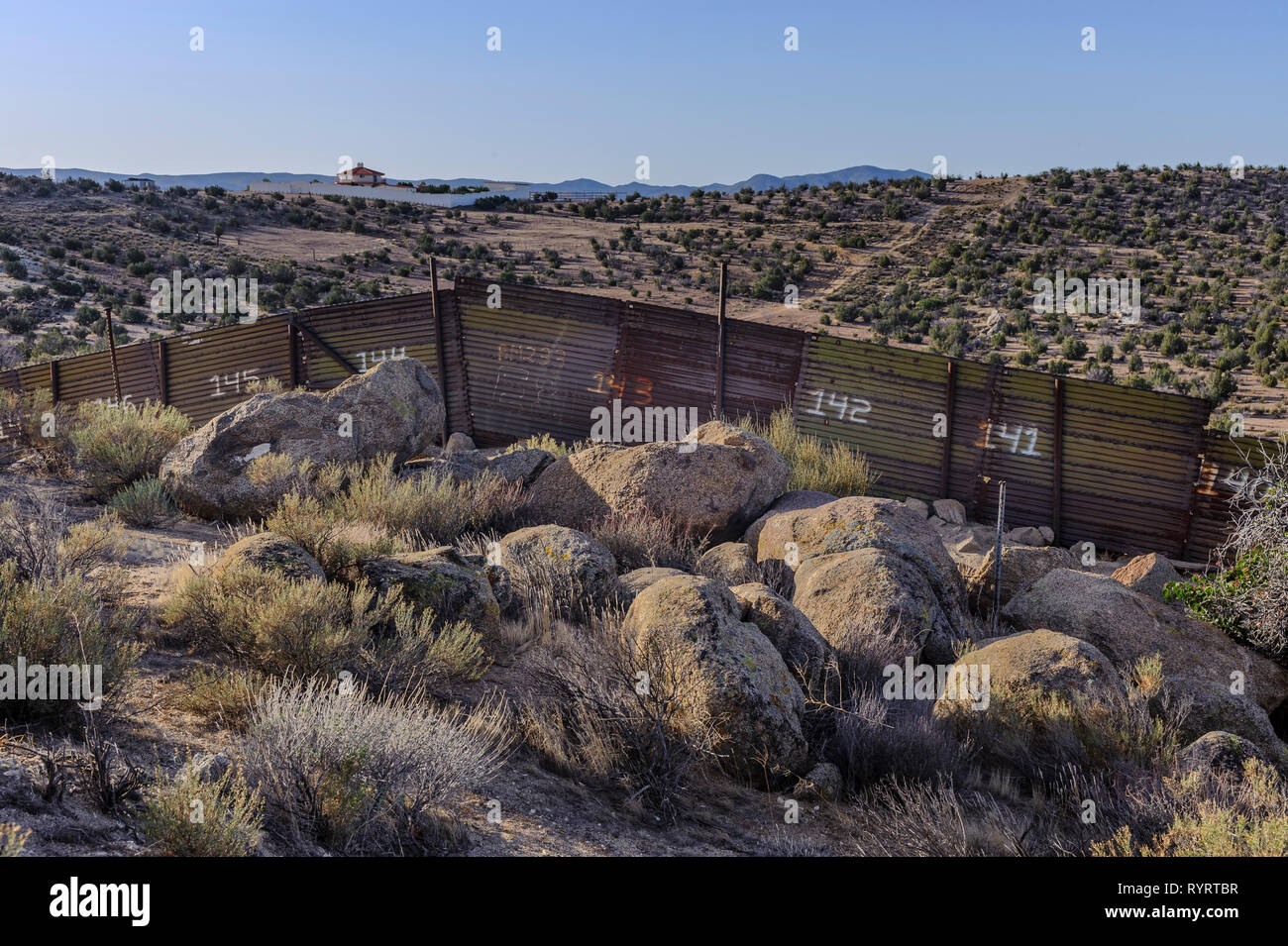 Noi - Messico - recinzione di confine, "landing mat" stile di costruzione, Jacumba California, aprile 2018, Foto Stock