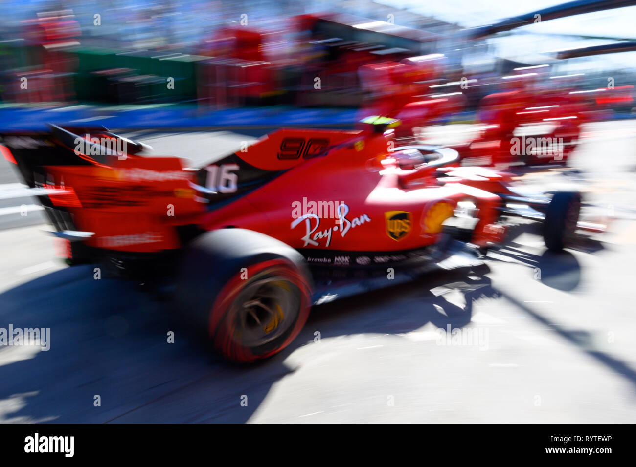 Albert Park di Melbourne, Australia. Xv Mar, 2019. Charles Leclerc (MCO) #16 dalla Scuderia Ferrari team torna al suo garage durante la sessione di pratica due al 2019 Australian Formula One Grand Prix all'Albert Park di Melbourne, Australia. Sydney bassa/Cal Sport Media/Alamy Live News Foto Stock