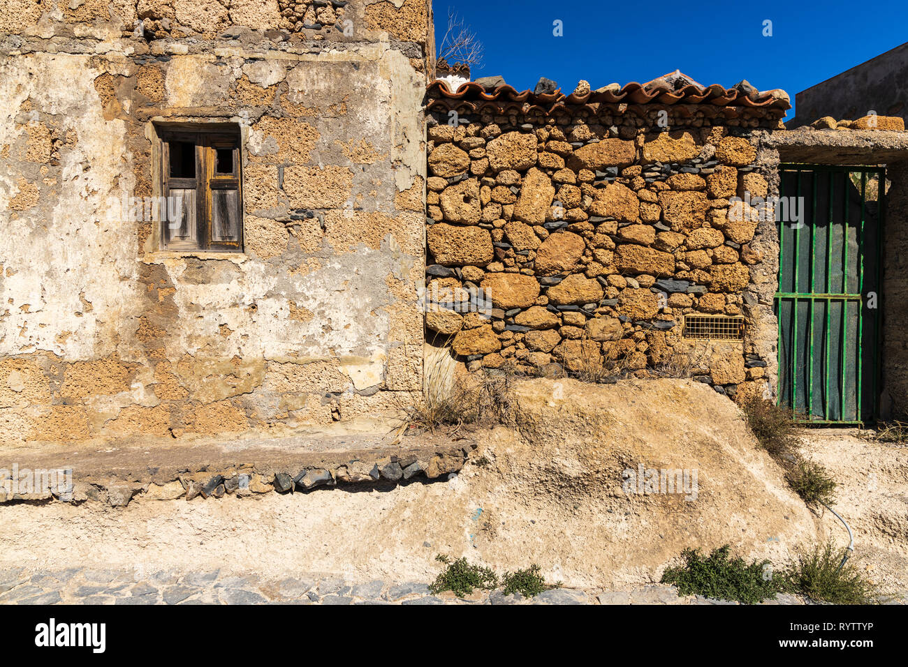 Dettagli architettonici su vecchi casali nel villaggio di Las Fuentes, Guia de Isora, Tenerife, Isole Canarie, Spagna Foto Stock