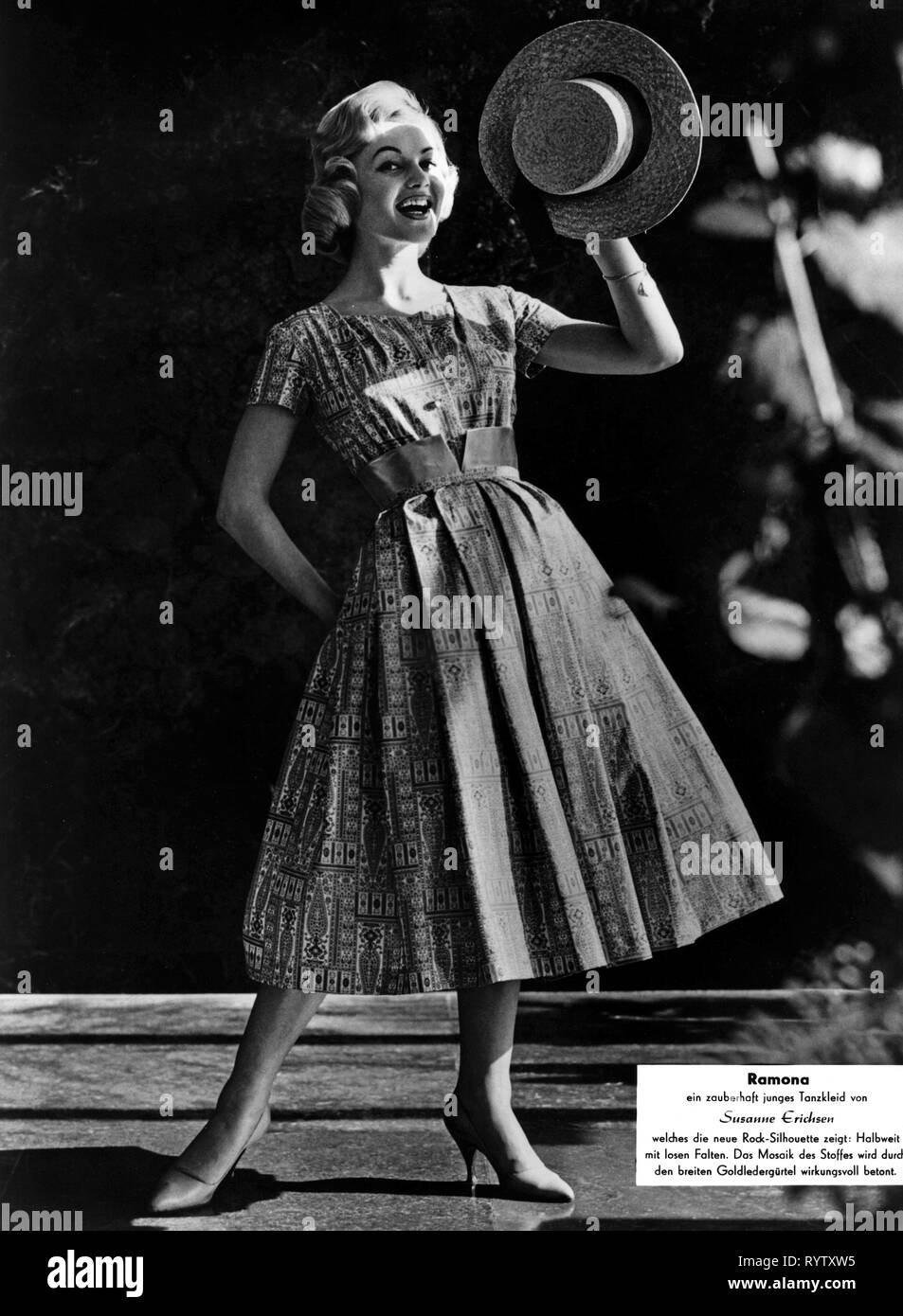 La moda degli anni cinquanta, dancing abito, tipo 'Ramona', di Susanne Erichsen, 1957, Additional-Rights-Clearance-Info-Not-Available Foto Stock