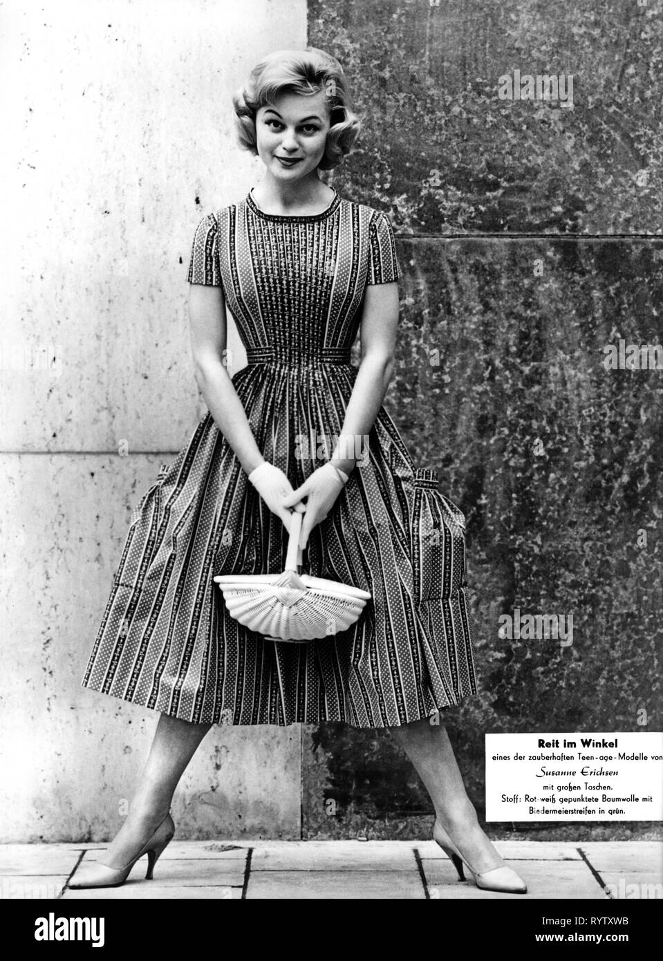 La moda degli anni cinquanta, abiti estivi, tipo 'Reit im Winkl', di Susanne Erichsen, 1957, Additional-Rights-Clearance-Info-Not-Available Foto Stock