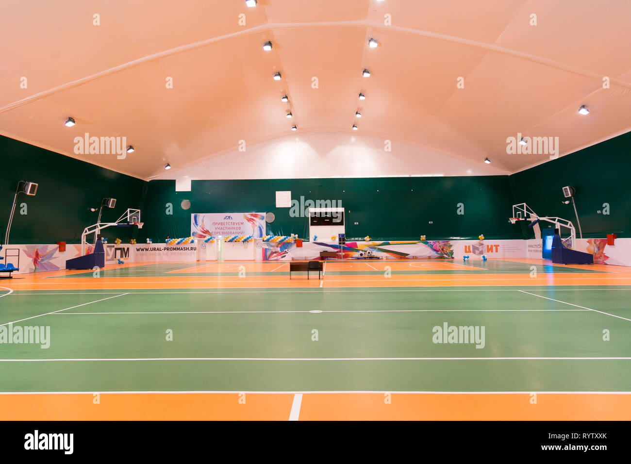 Apertura di un nuovo impianto sportivo nella città. Moderno complesso sportivo. Foto Stock