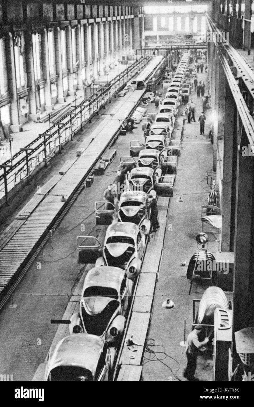 Industria, industria automobilistica Volkswagen Plant, vista interna, edificio di fabbrica, Wolfsburg, circa 1950, Additional-Rights-Clearance-Info-Not-Available Foto Stock