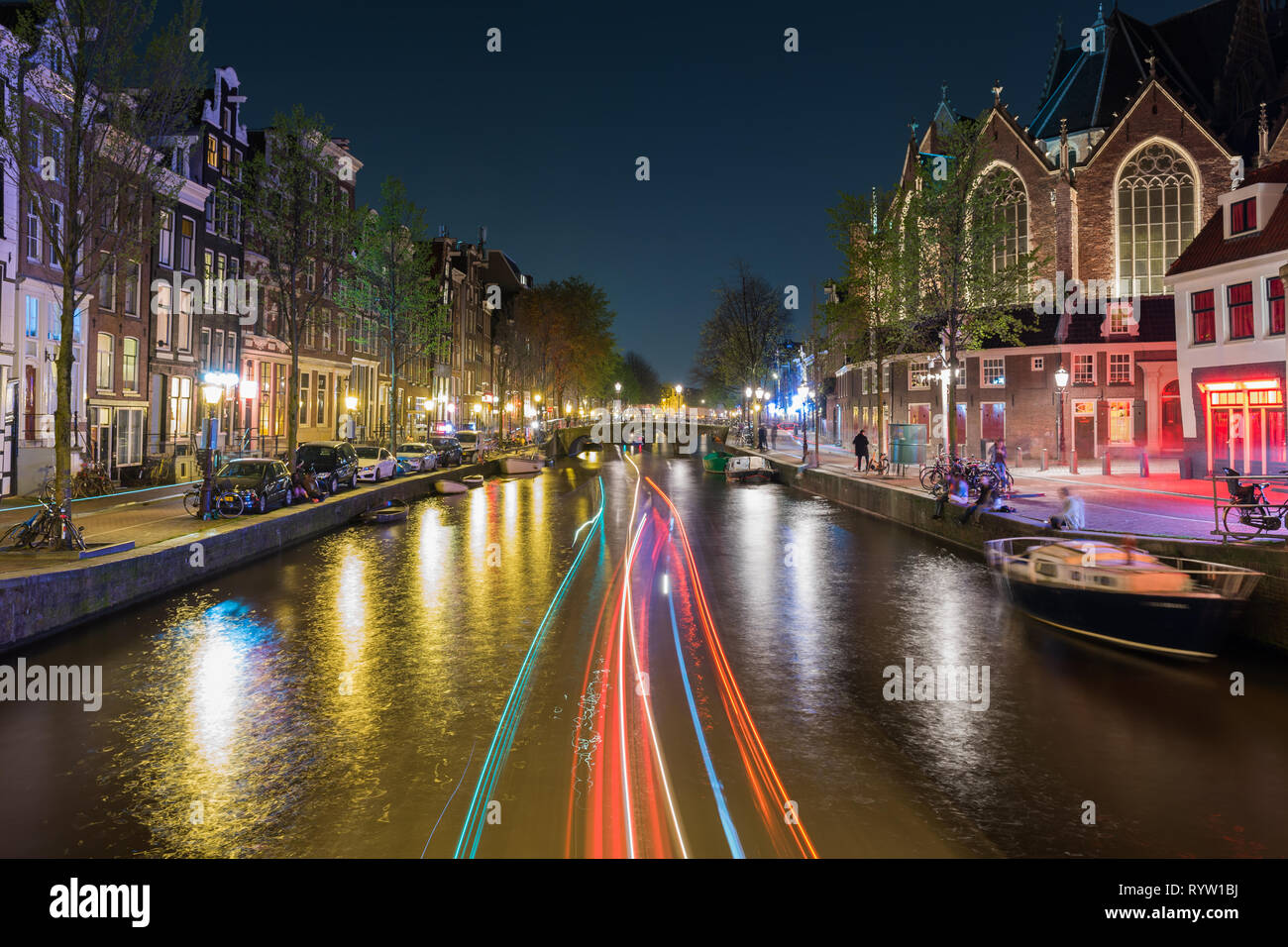 Amsterdam di notte con percorsi di luce Foto Stock