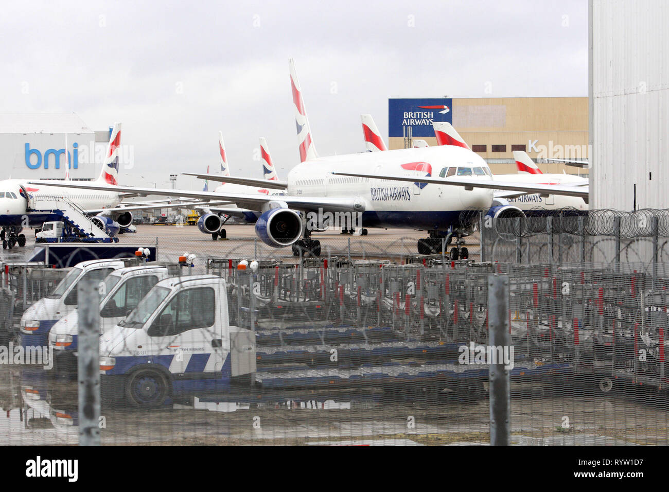 Piani BA costruire fino all'Aeroporto di Londra Heathrow British Airways cabin crew avviare una 3 giorni di sciopero i salari e le condizioni di lavoro. 20.03.2010 Foto Stock