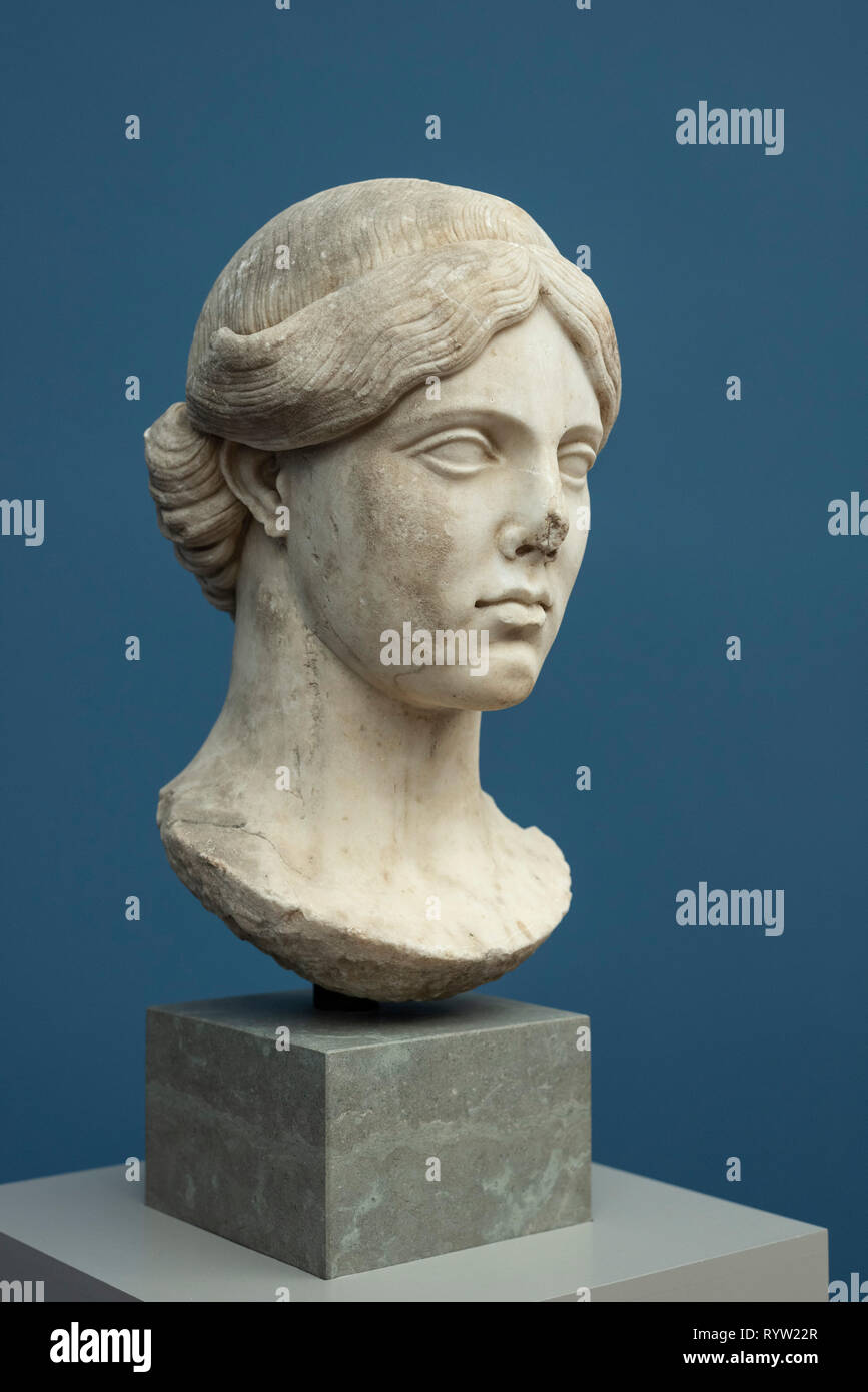 Copenhagen. La Danimarca. Ritratto di una giovane donna, fine del I secolo d.c. Ny Carlsberg Glyptotek. Da Siracusa, in Sicilia. Il marmo. Dal museo descrizione Foto Stock
