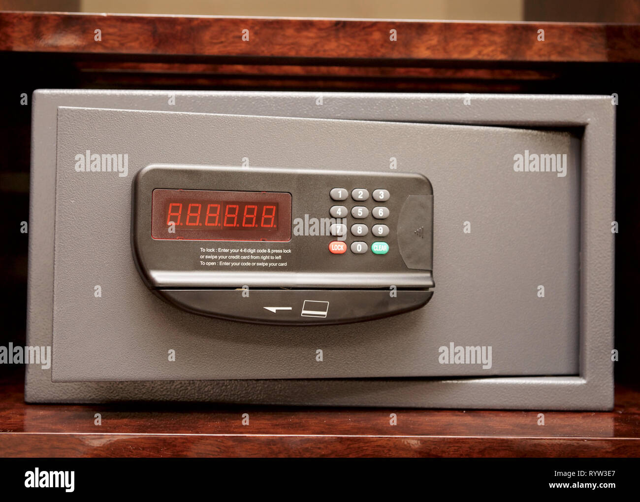 Aprire al sicuro in una ricca casa Foto Stock