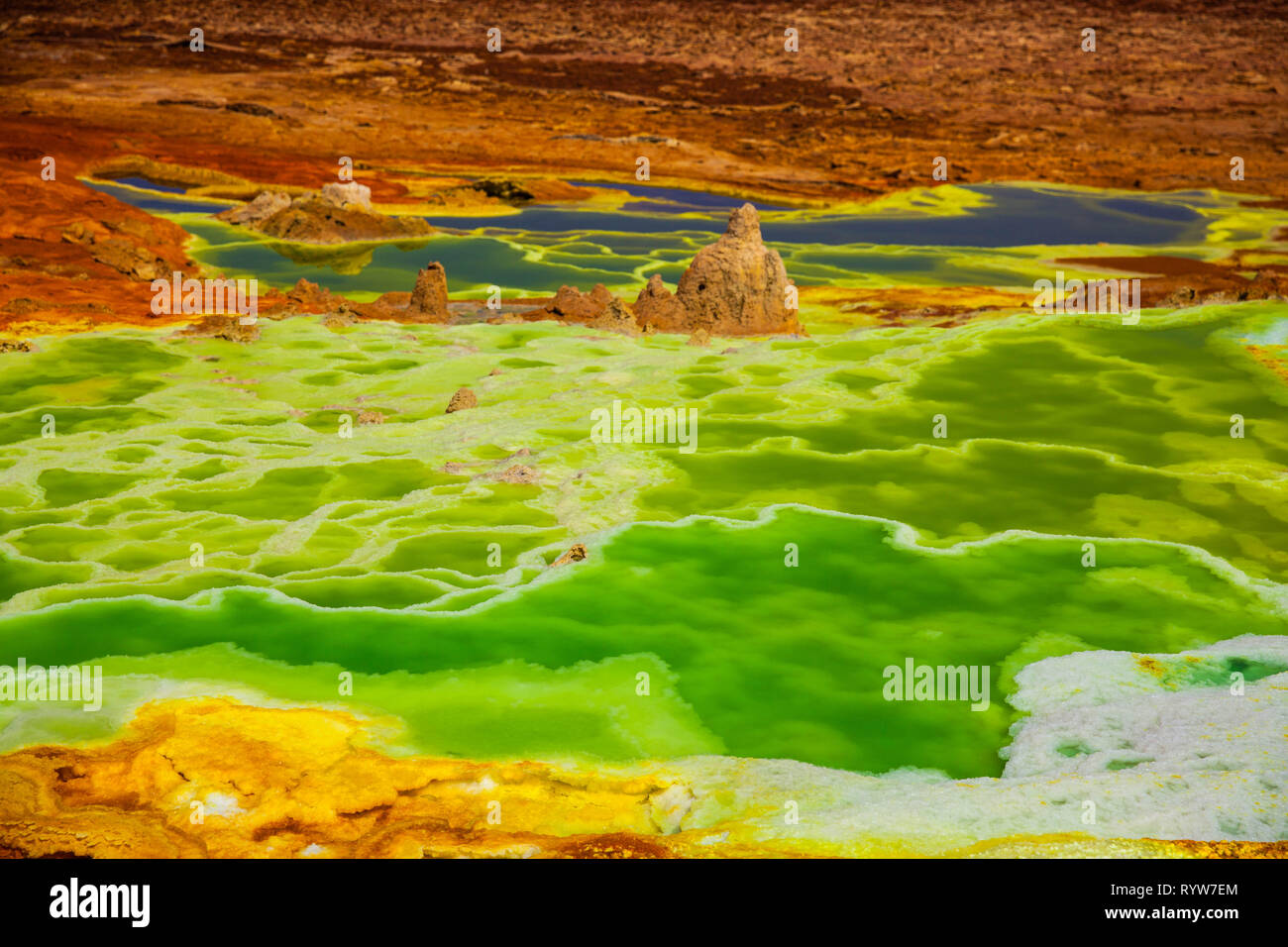 Molle colorate di acido in Dallol, Danakil depressione, Etiopia, Africa Foto Stock