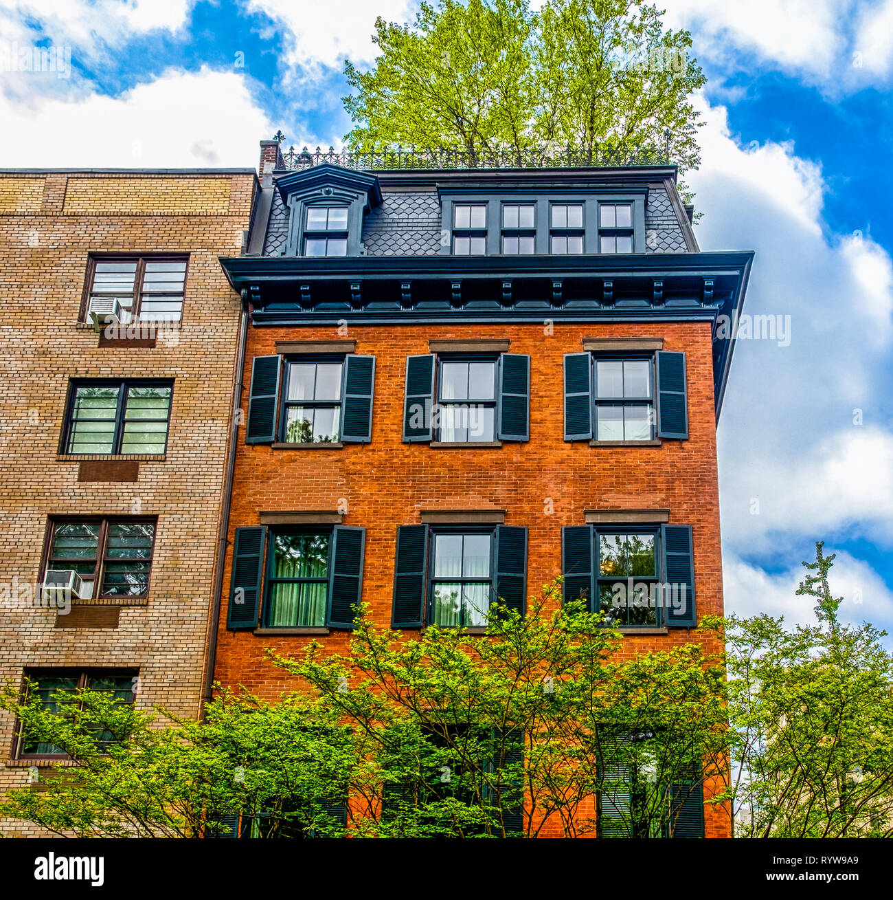 New York City, USA, maggio 2018, parte superiore di un edificio in mattoni a Irving Place, Manhattan Foto Stock