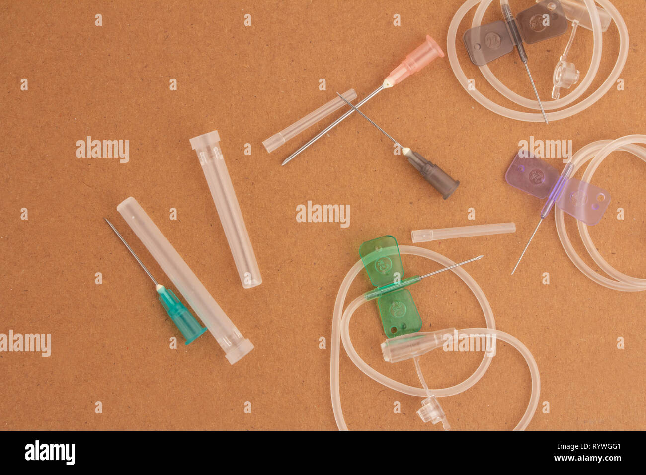 Medical Intracap, siringhe su sfondo semplice Foto Stock