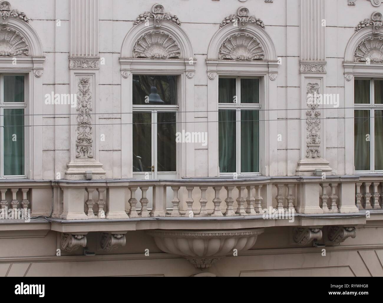 Bucarest, Romania - Febbraio 07, 2019: Grand Hotel Continental balcone situato sul viale della Vittoria a Bucarest, in Romania. Foto Stock