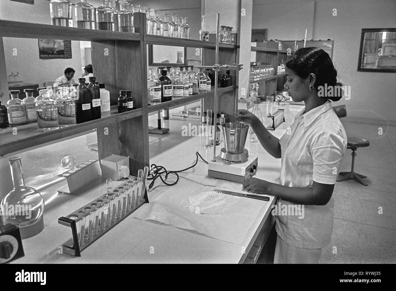 46/6 GK Pharmaceuticals lab Savar 1981 Foto Stock
