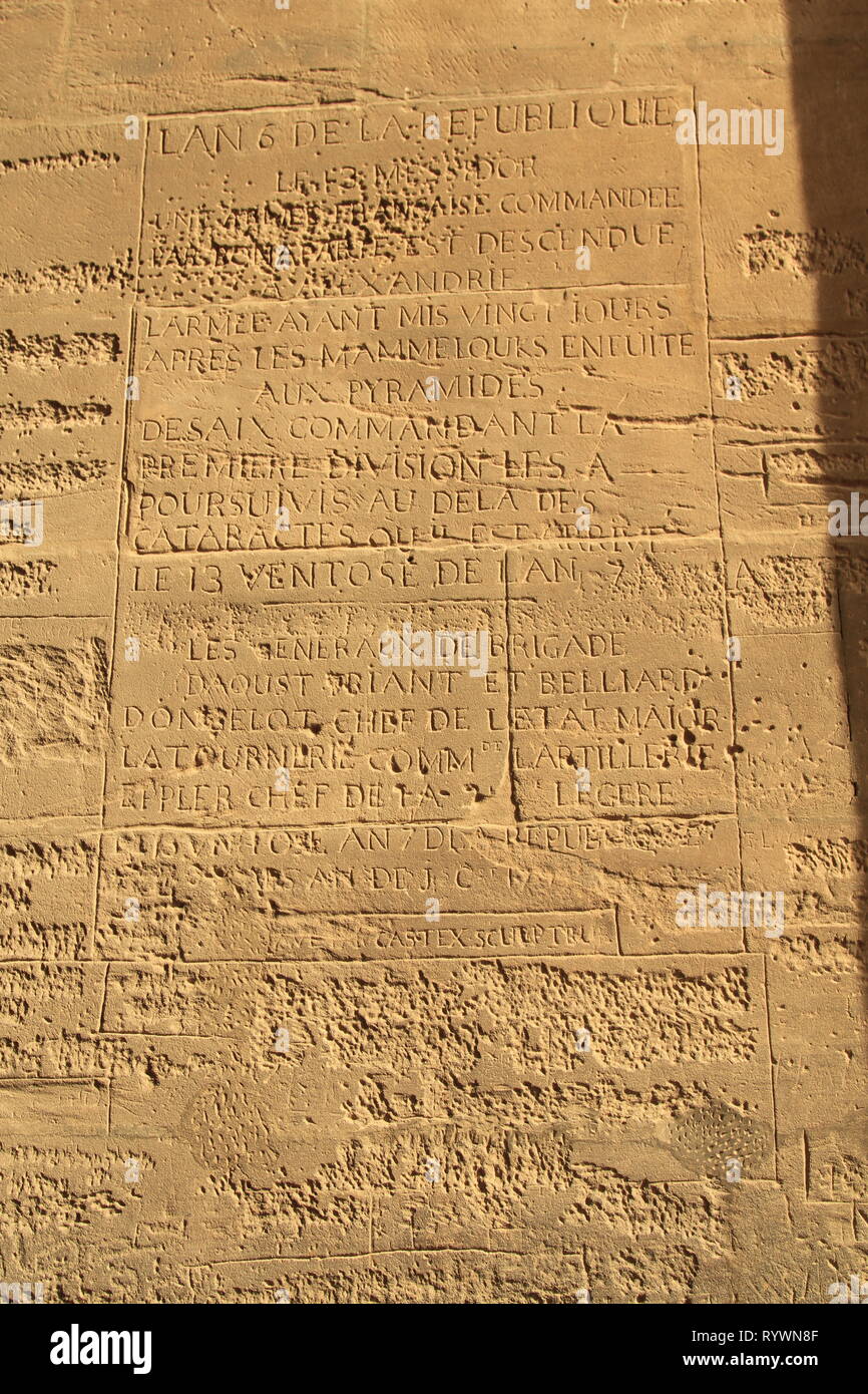 Iscrizione da truppe di Napoleone sulla parete di ingresso del tempio di Iside a Philae, Alto Egitto, Nord Africa e Medio Oriente Foto Stock