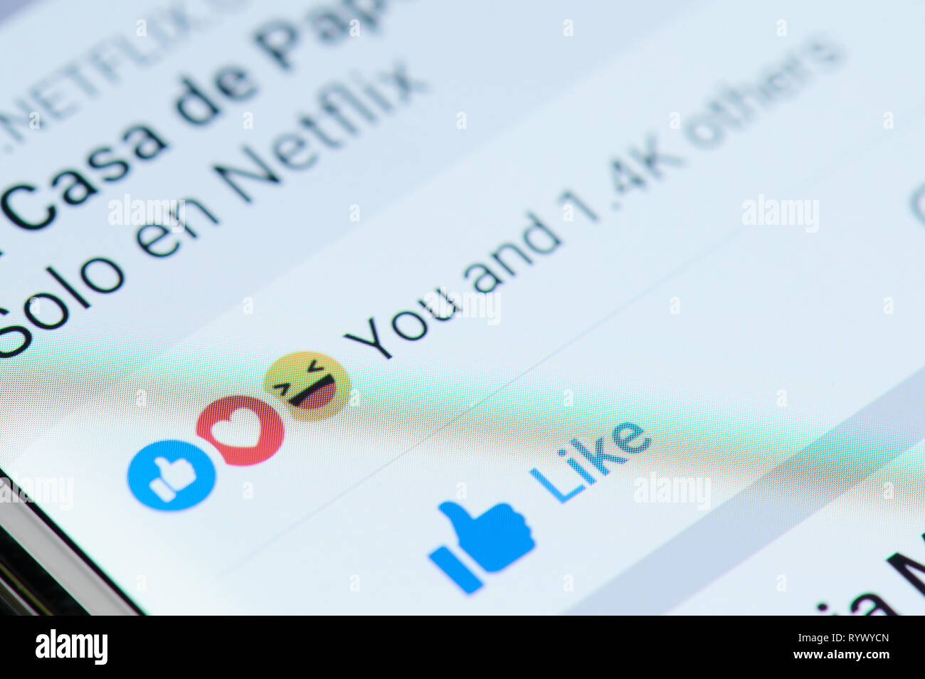 New york, Stati Uniti d'America - 15 marzo 2019: Come nel post di Facebook sulla schermata dello smartphone vicino la vista Foto Stock