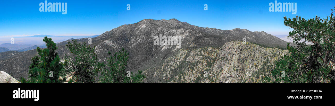 Boscoso paesaggio di montagna del sud della California. Foto Stock