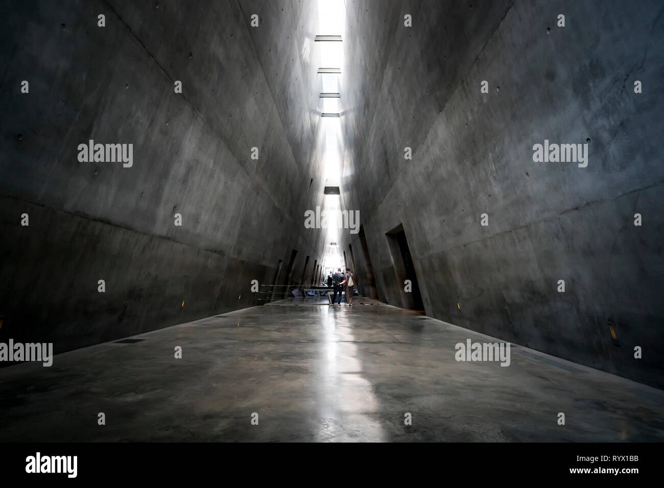 Mpressive Yad Vashem - nazionale israeliana memoriale della Shoah e di eroismo dedicata alla memoria del genocidio del popolo ebraico. Gerusalemme, ISR Foto Stock