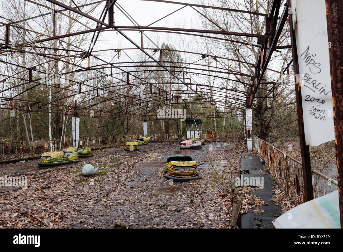 Non è mai stato aperto il parco dei divertimenti in città abbandonate di pripjat, la centrale nucleare di Cernobyl disastro della zona di esclusione, Ucraina. Foto Stock