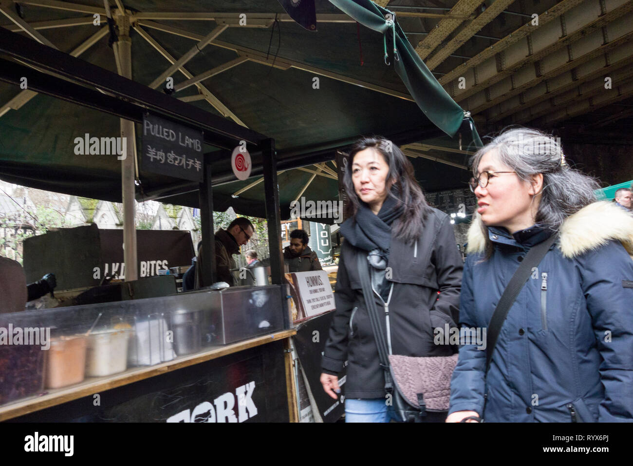 Per coloro che godono di Borough Market, Southwark, Londra, Regno Unito Foto Stock