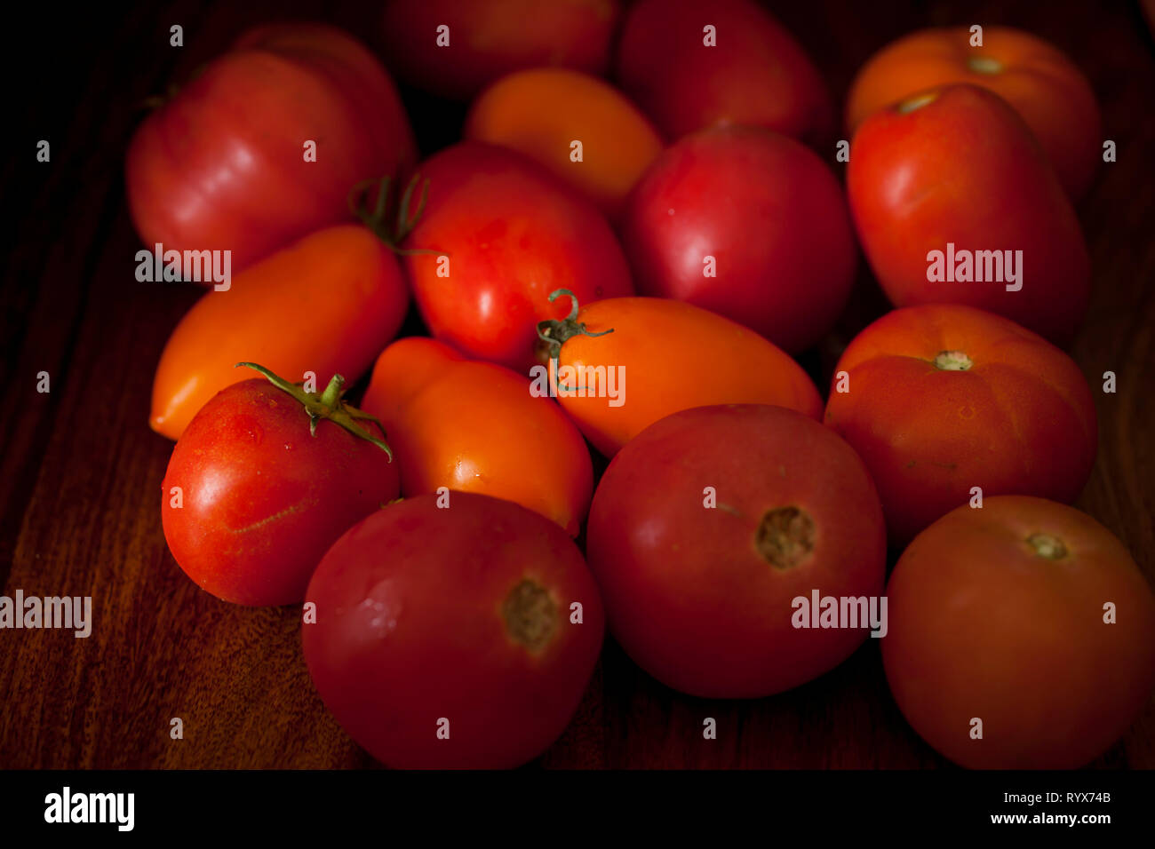 Colorate pomodori organici Foto Stock