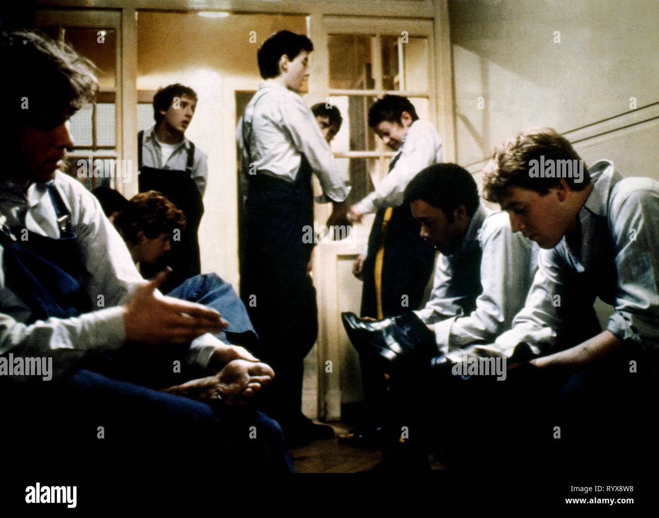 Mick Ford, Sheridan Earl Russell, Ray Burdis, John Blundell, Phil Daniels, Julian Firth, Colin Mayes & Ray Winstone Film: Scum (UK 1979) Carattere(s): Archer,,Eckersley, banche,Richards,Davis, & Carlin Direttore: Alan Clarke 12 settembre 1979 SSN52664 Allstar Picture Library/KENDON FILM **AVVISO** Questa fotografia è per il solo uso editoriale ed è copyright di KENDON pellicole e/o il fotografo assegnato dal film o società di produzione e può essere riprodotto solo da pubblicazioni in congiunzione con la promozione del film di cui sopra. Un credito di pellicole KENDON è richiesto. La Phot Foto Stock