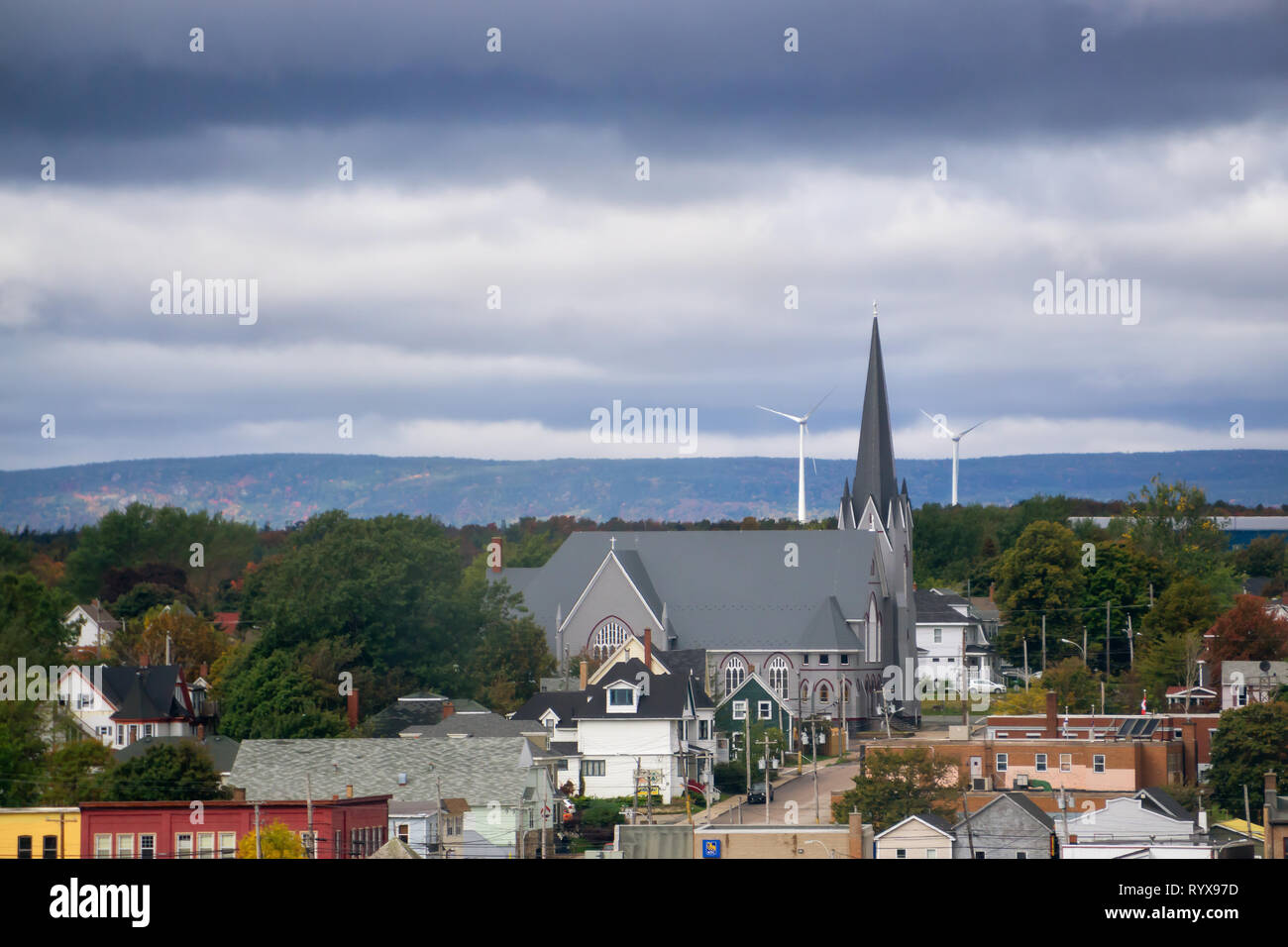 Sydney Nord, Nova Scotia, Canada - 10 Ottobre 2018: Vista della città vicino al terminale del traghetto durante un Nuvoloso Giorno d'autunno. Foto Stock