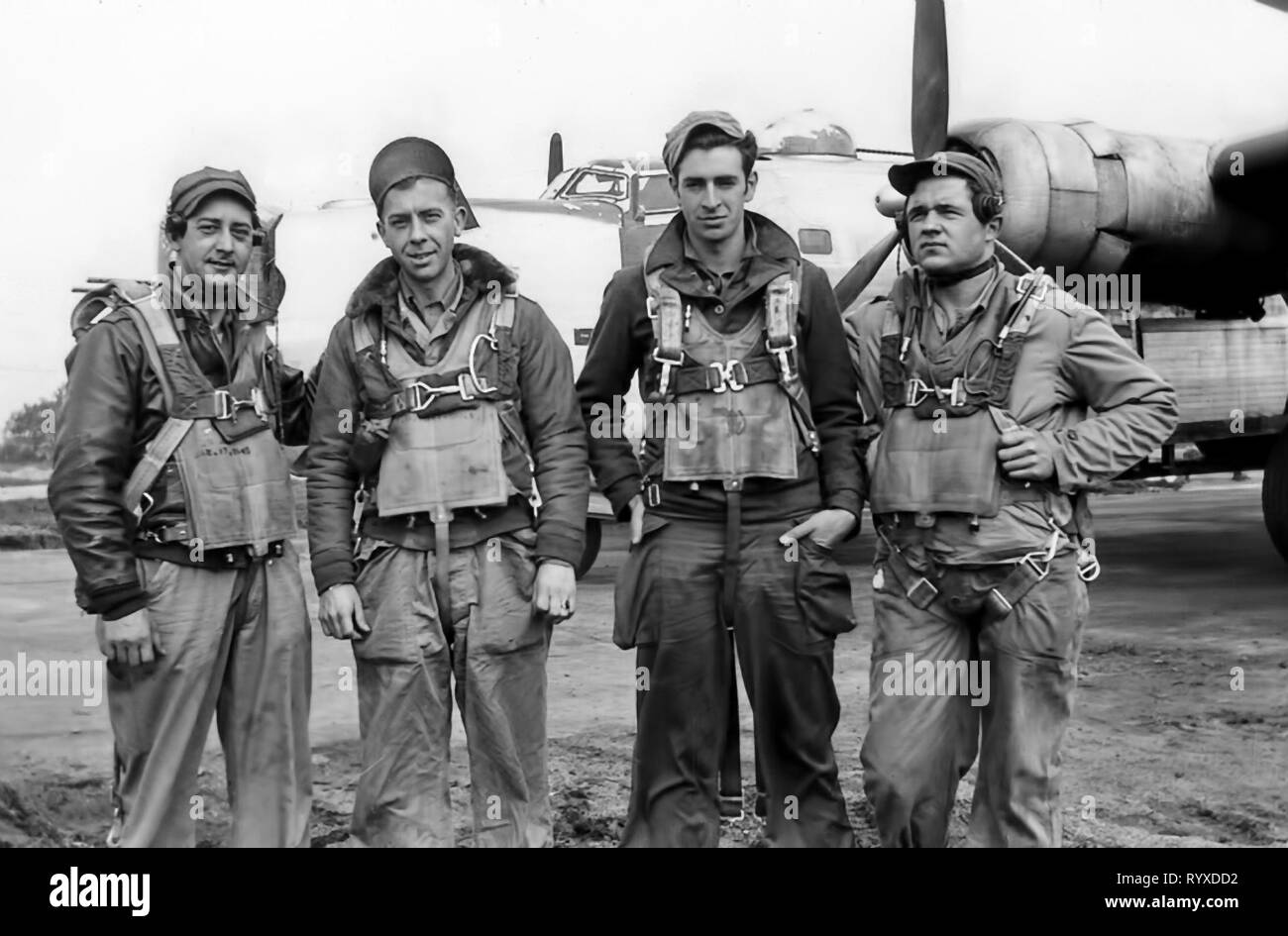 Fotografie personali e cimeli della lotta contro gli americani durante la Seconda Guerra Mondiale. B-25 Mitchell bombardiere medio equipaggio. Foto Stock