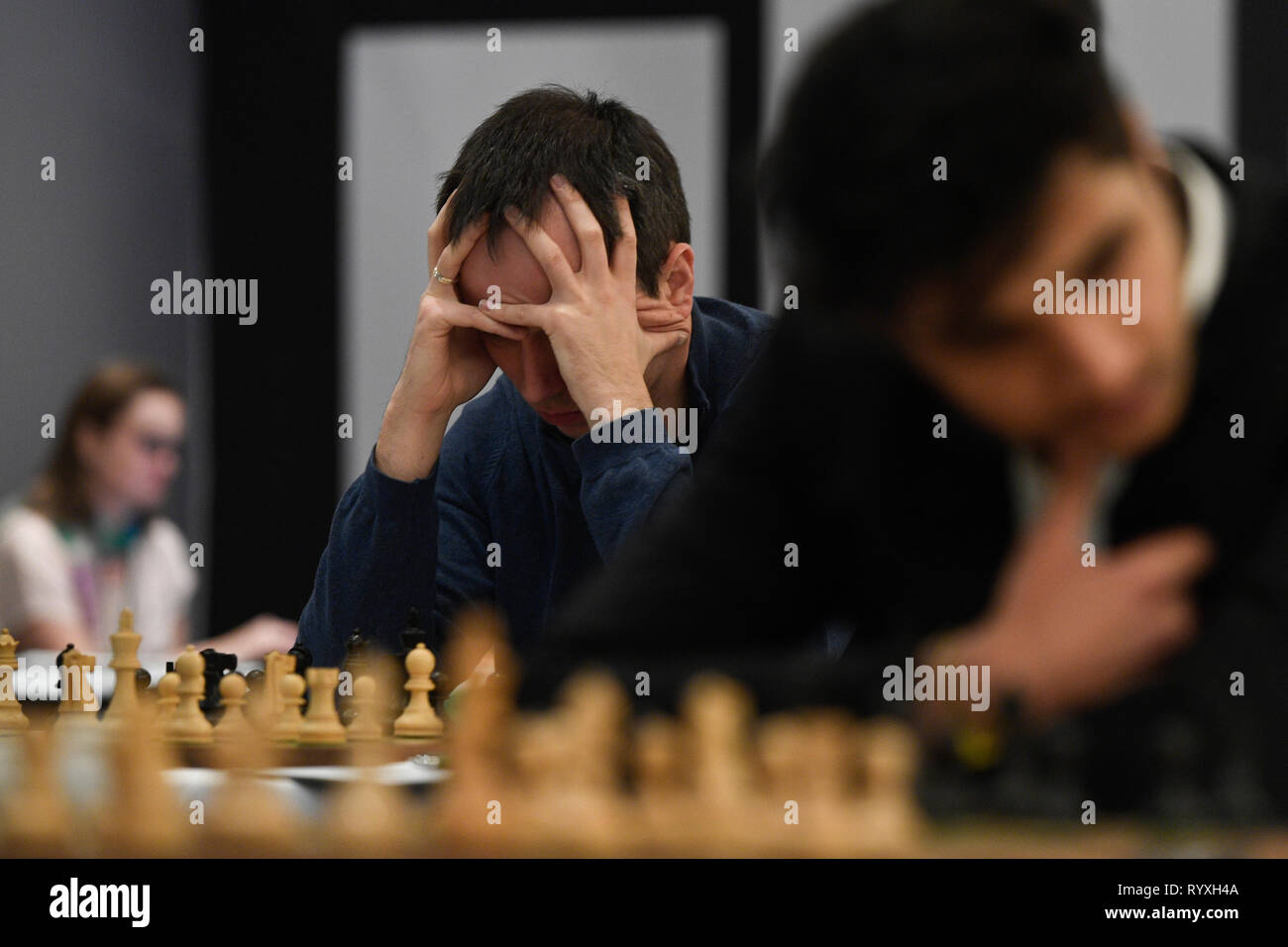 I giocatori di scacchi di Polonia JAN-KRZYSZTOF DUDA e RADOSLAW WOJTASZEK (foto a sinistra) in azione durante la partita Categoria Masters Prague International Festival Scacchi a Praga Repubblica Ceca, Marzo 15, 2019. (CTK foto/Michal Kamaryt) Foto Stock