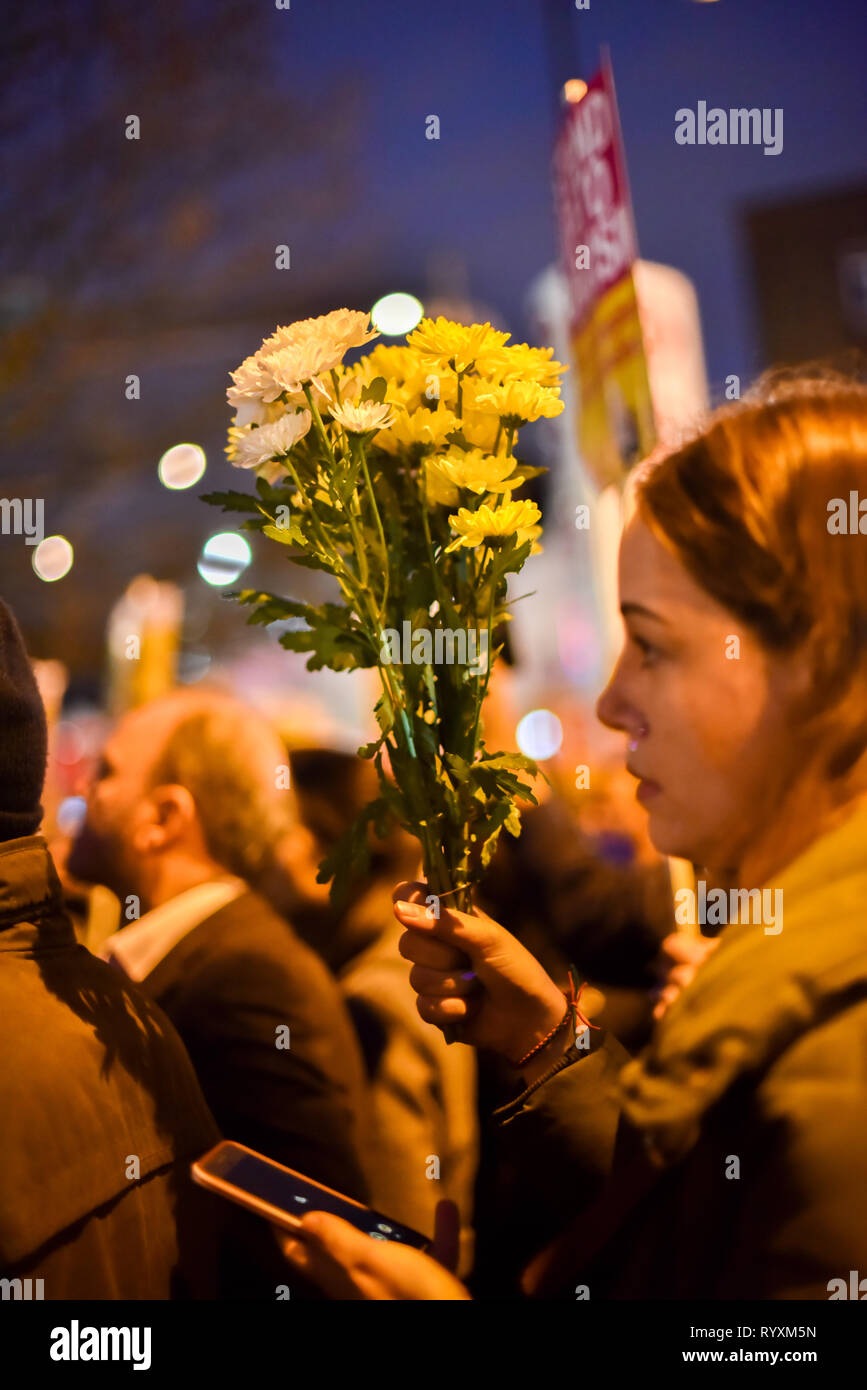 Finsbury Park, London, Regno Unito. Il 15 marzo 2019. Una veglia è tenuto a Finsbury Park da persone di diverse confessioni di fede per le vittime della moschea di tiri in Nuova Zelanda. Credito: Matteo Chattle/Alamy Live News Foto Stock