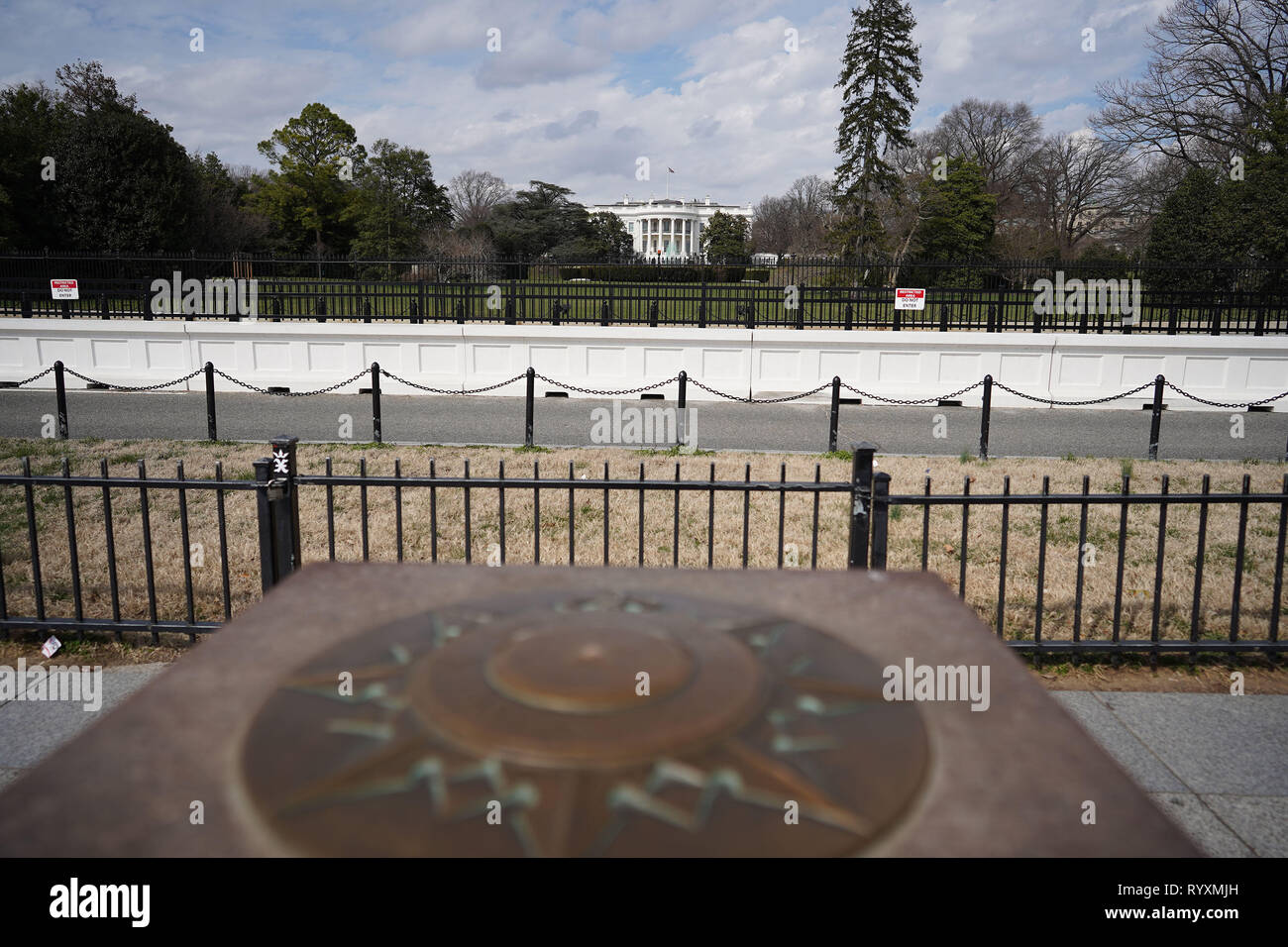 Washington, Stati Uniti d'America. Xv Mar, 2019. Foto scattata il 15 marzo 2019 mostra la Casa Bianca di Washington, DC, Stati Uniti. Stati Uniti Presidente Donald Trump venerdì il veto ad una bill bloccando la sua nazionale dichiarazione di emergenza al confine meridionale, la prima di tali spostare nel suo semestre di presidenza. Credito: Liu Jie/Xinhua/Alamy Live News Foto Stock