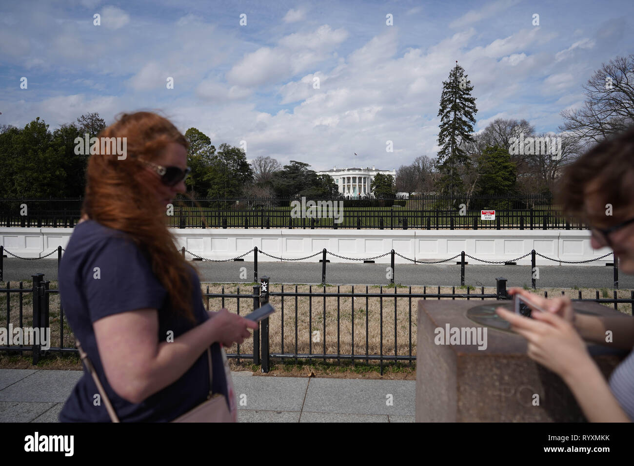 Washington, Stati Uniti d'America. Xv Mar, 2019. Foto scattata il 15 marzo 2019 mostra la Casa Bianca di Washington, DC, Stati Uniti. Stati Uniti Presidente Donald Trump venerdì il veto ad una bill bloccando la sua nazionale dichiarazione di emergenza al confine meridionale, la prima di tali spostare nel suo semestre di presidenza. Credito: Liu Jie/Xinhua/Alamy Live News Foto Stock